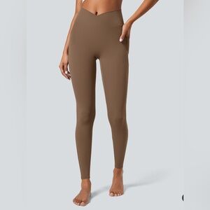 NWT Halara Softlyzero™ Crossover Pocket Plain 7/8 Length Leggings Size XL Brown